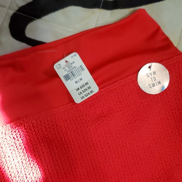 Swing wear - Picture 4 of 4